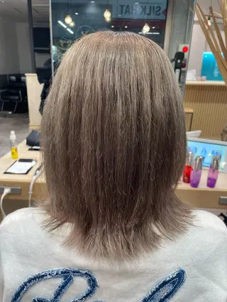 ミディアム 🌈デザインカラー MISAKI🐰のヘアスタイル