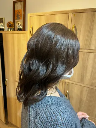 ミディアム カラー 臺 佳連のヘアスタイル