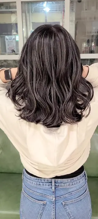ミディアム カラー cherie所属・バレイヤージュ/ ハイライト/大内格のヘアスタイル