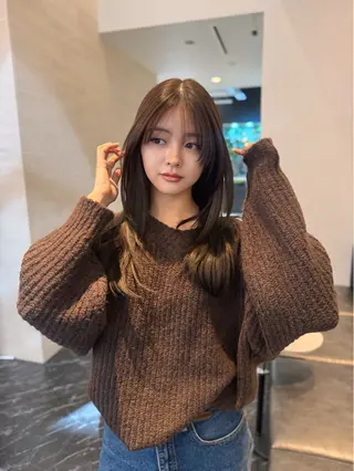 ロング カラー レイヤーカット 透明感カラーのヘアスタイル