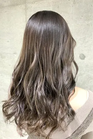 セミロング カラー ハイライトが 得意なニキです😊のヘアスタイル