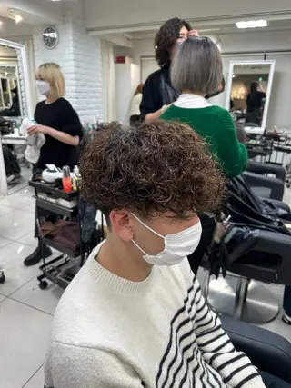 ショート パーマ メンズ フェザーパーマ職人 🪶ryosukeのヘアスタイル