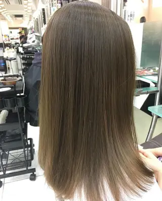 セミロング TONI&GUY JAPAN HIROO所属・橋口 晃典のヘアスタイル