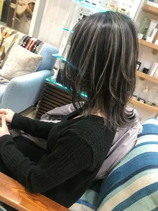 ミディアム カラー ブリーチカラーレイヤ ーカット🦋annaのヘアスタイル