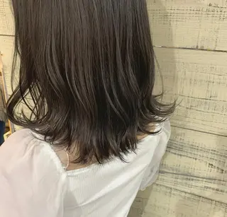 ミディアム カラー ツチダ カホのヘアスタイル