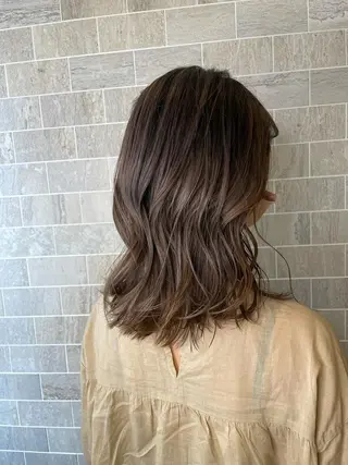 ミディアム 栗林 茉那のヘアスタイル