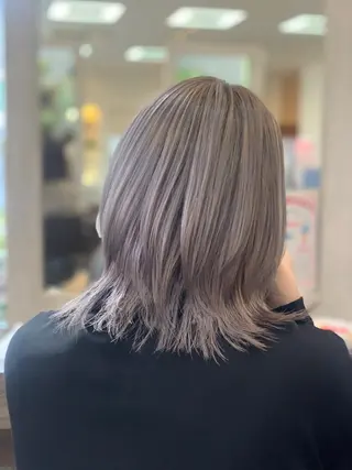 ミディアム カラー ecru🕊️堀内 眞帆のヘアスタイル