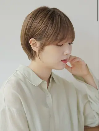 ショート 銀座/ハイトーン ミツイハルトのヘアスタイル