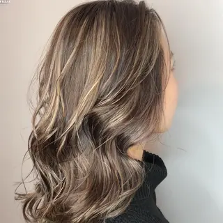 セミロング to youハイライトのヘアスタイル