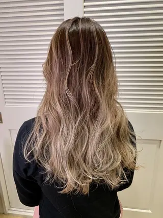 ロング 渋谷ハイトーン/ デザインカラー阿部のヘアスタイル