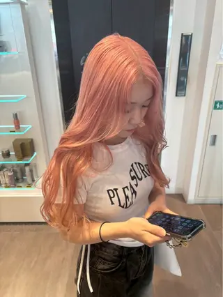 ロング わだ まゆのヘアスタイル