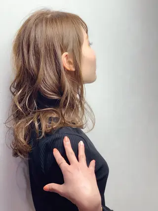 ミディアム カラー ヘアアレンジ ネイル Relación / レラシオン所属・岩崎 克秀のヘアスタイル