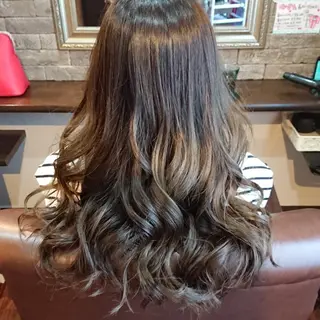 ロング カラー 美髪 カラーリストのヘアスタイル