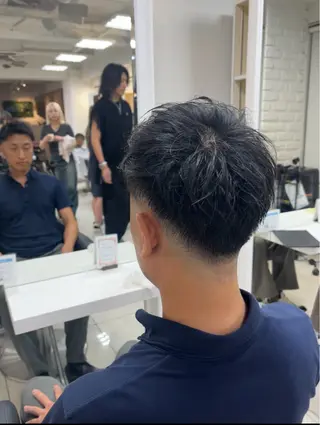 ショート メンズ 【シャドウパーマ センターパート】義心のヘアスタイル