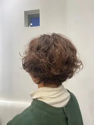 ショート パーマ atelier doux dimanche（アトリエ・ドゥー・ディマンシュ）所属・Fukamiレイヤー 透明感カラーのヘアスタイル