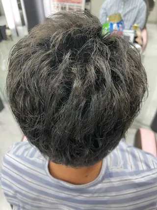 ショート カラー メンズ 向田 真也のヘアスタイル