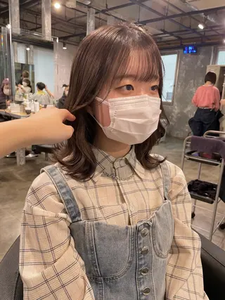 ミディアム カラー パーマ ヘアアレンジ メンズ キッズ ネイル アイブロウ 透明感カラー・レイヤ ー🎀amika🎀のヘアスタイル