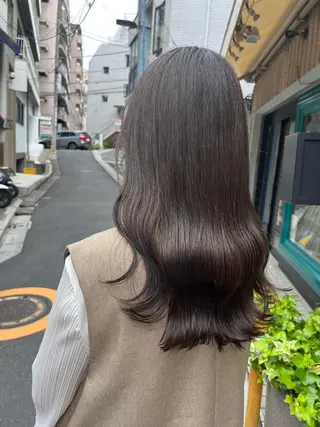 セミロング カラー カジュアルを女っぽく 𝗮𝘆𝗮𝗰𝗼のヘアスタイル