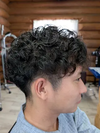 ショート パーマ メンズ 本田 圭輔のヘアスタイル