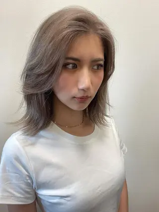 ミディアム D.I.E.V.A所属・艶ハイトーン特化 tatsuのヘアスタイル