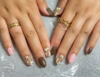 ネイル VIERU 🌈🎀💖のネイルデザイン