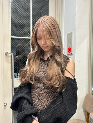 カラー moeka 表参道のヘアスタイル