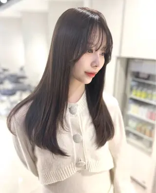 セミロング カラー ハッシュカット レイヤー池袋のヘアスタイル