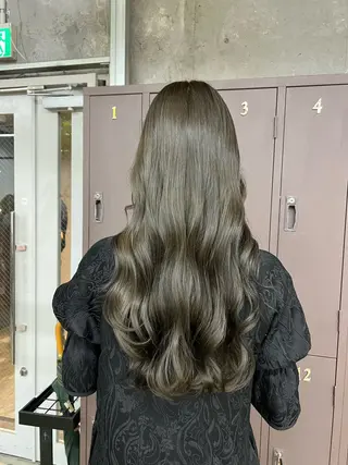 ロング era所属・azumi/ボブ/暖 色/オリーブ/縮毛のヘアスタイル