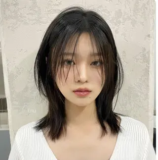 ミディアム 似合わせカット 小林愛奈のヘアスタイル