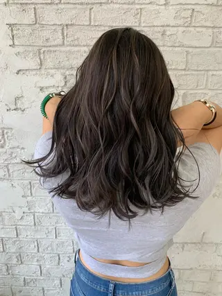 セミロング 🇺🇸ハイライト特 化美容師🇺🇸漆沢のヘアスタイル