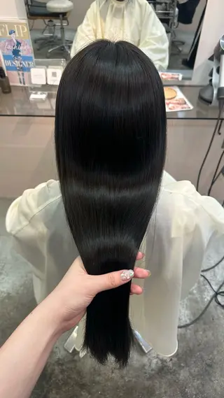 ロング カヨコ/ハイトーン /透明感カラーのヘアスタイル