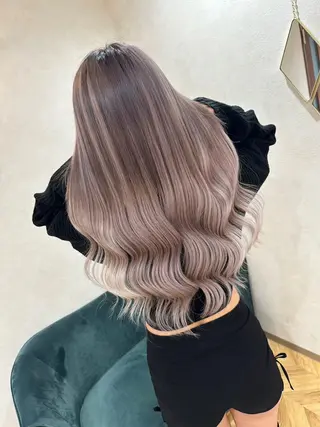 カラー Lond Le'a /ハイトーンカラーのヘアスタイル
