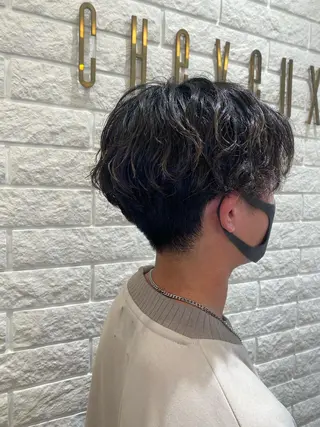 ショート パーマ メンズ 透明感カラー 大貫怜司のヘアスタイル