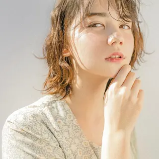 ミディアム コテ巻き/パーマ/艶 透明感/荻原凜太郎のヘアスタイル