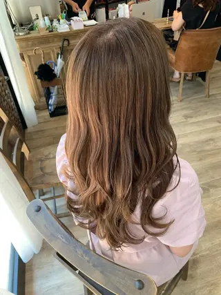 ロング カラー いけだ　ひかり ハイライトくびれヘアのヘアスタイル