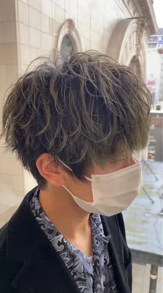 メンズ 透明感ブリーチ/ メンズパーマのヘアスタイル