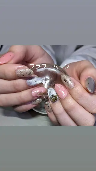 ネイル フラワー ムーンのネイルデザイン