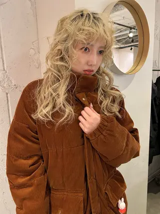 ロング カラー Loom.所属・村上雅人 ナチュラルモードのヘアスタイル