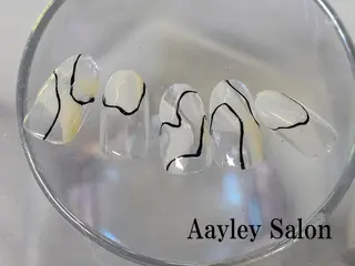 ミディアム カラー ネイル Aayley(アイリー)Salon所属・Aayley アイリ―サロンのネイルデザイン