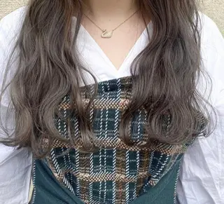 ロング LAME所属・RU NAのヘアスタイル