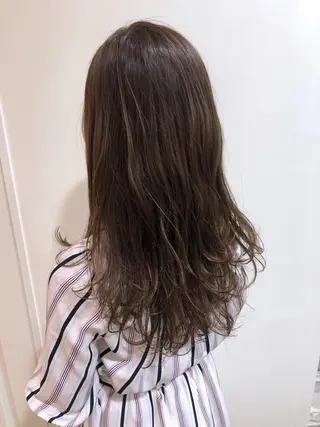 セミロング カラー MIOベージュカラー 柔らかいカラーのヘアスタイル
