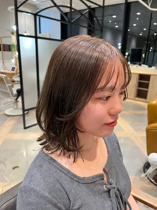 ミディアム 糠信 咲梨のヘアスタイル