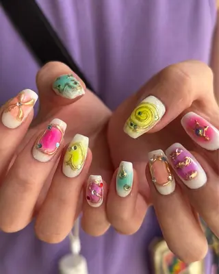 ネイル 🪐富島彩夏 /海外nail🪐のネイルデザイン