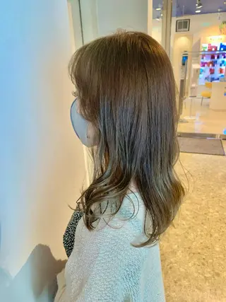 セミロング カラー うしだ かおるのヘアスタイル