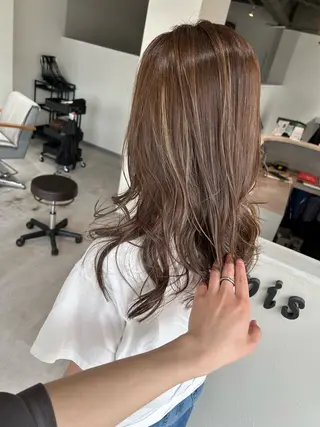 セミロング カラー ヘアアレンジ 白髪ぼかしハイライト 柳川拓哉のヘアスタイル