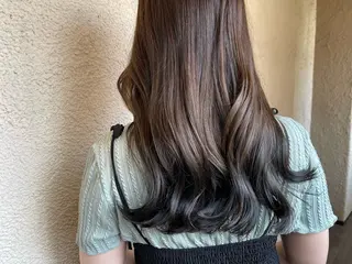 ロング カラー 磧本 祐里恵のヘアスタイル