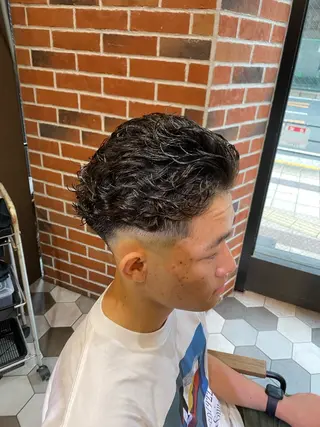 ショート パーマ メンズ 江﨑 翔のヘアスタイル