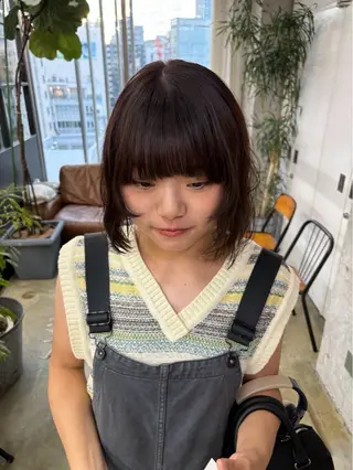 ミディアム カラー 愛加パーマ・レイヤー ・ピンクカラーのヘアスタイル