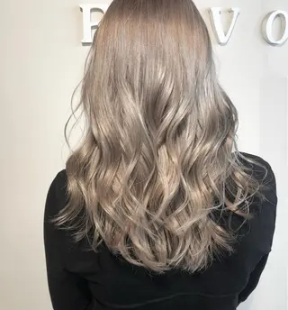 セミロング カラー 🌈8月末までシャ イン輝きハイトーン✨のヘアスタイル