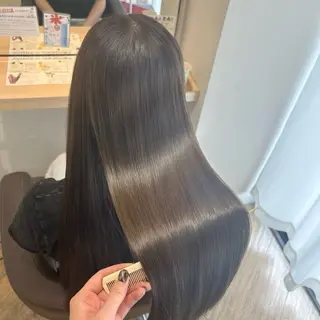 ロング カラー FRAME+なんば駅前店所属・砂野 真璃奈のヘアスタイル
